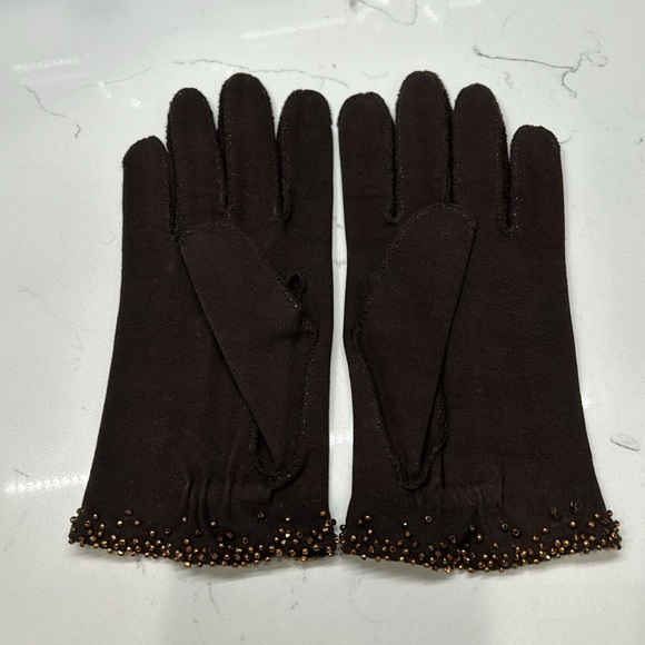 Crescendoe 1940’s Tailored Hand Beaded Chocolate Gloves - Picture 2 of 7